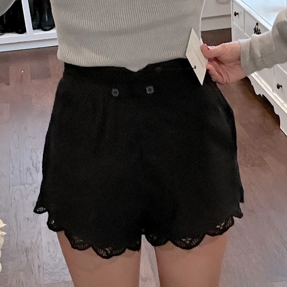 Amazing detail - high waist black shorts with scalloped edge - Picture 4 of 10